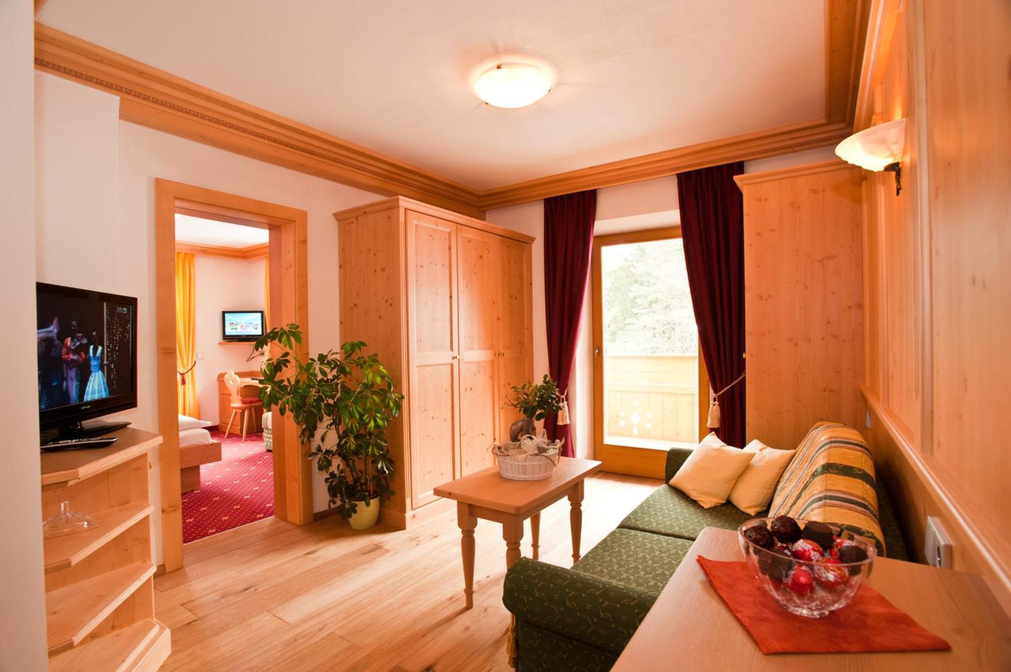 Hotel Weiher Green Lake Falzes Exterior photo